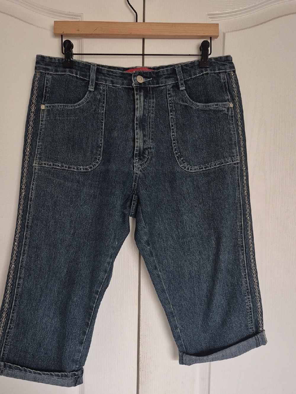 Cosmopolitan Indigo Relaxed Women's Jeans with Side Trim